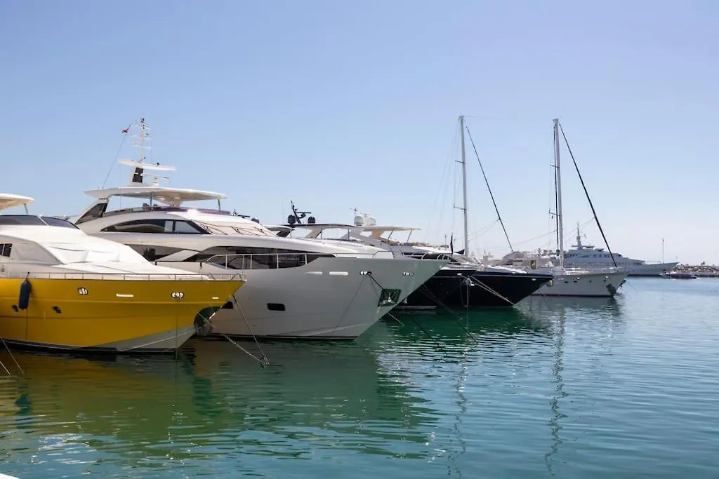 Luxurious Apartment In The Heart Of Puerto Banus Μαρμπέλλα