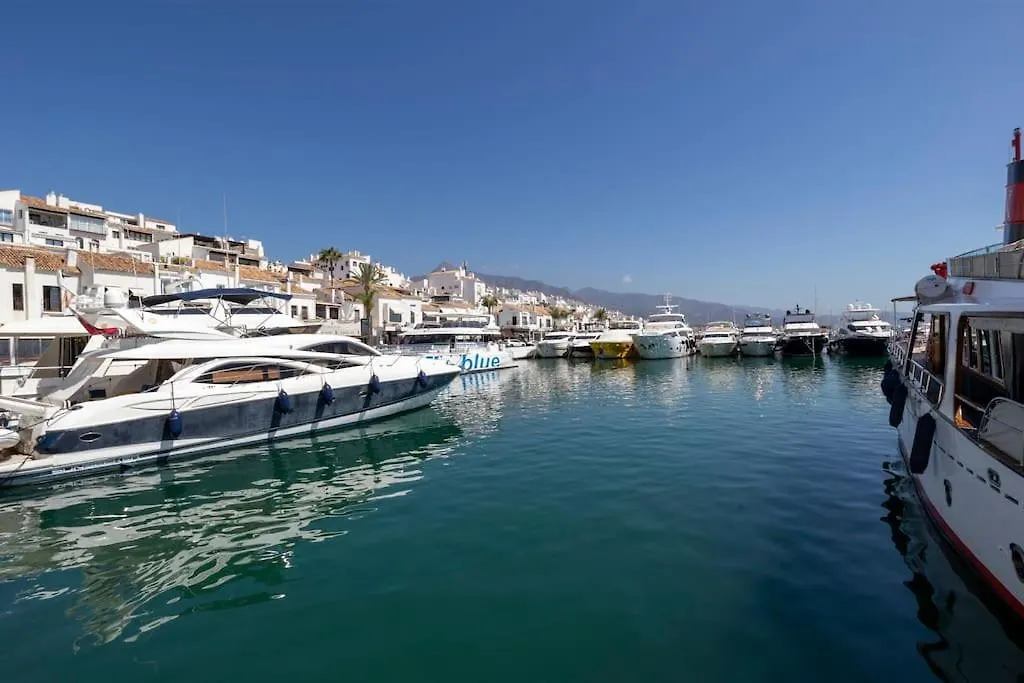Luxurious Apartment In The Heart Of Puerto Banus Μαρμπέλλα
