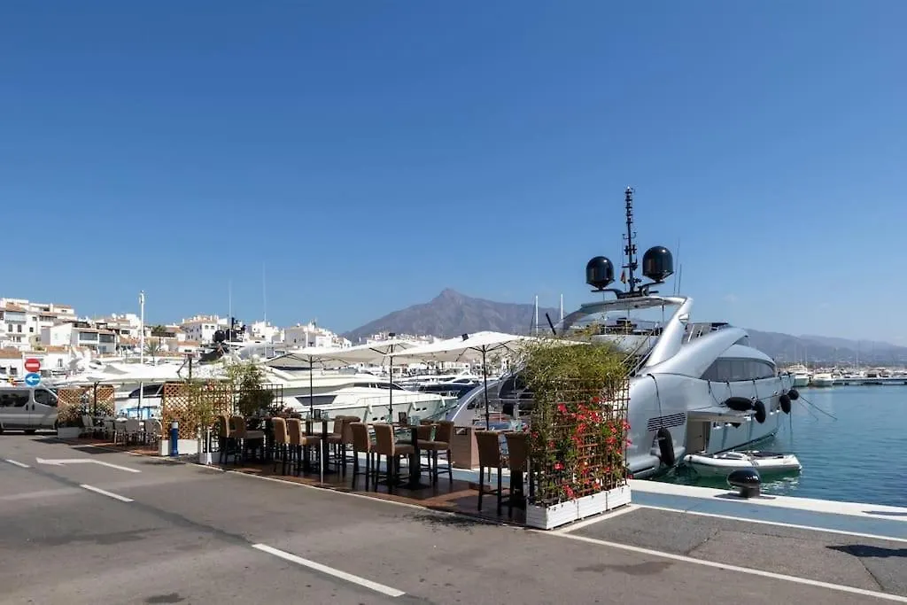 Luxurious Apartment In The Heart Of Puerto Banus Μαρμπέλλα